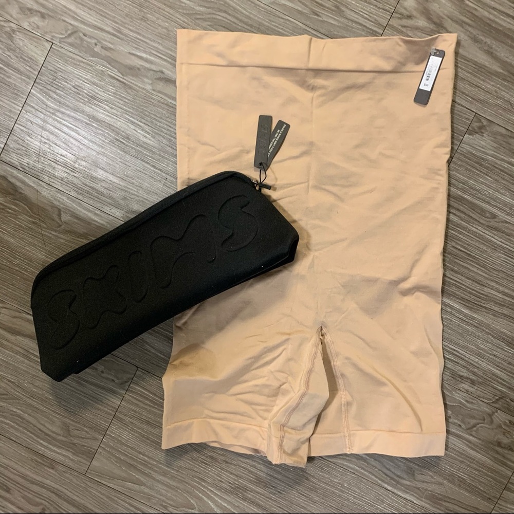 SKIMS Sculpting Short Mid Thigh